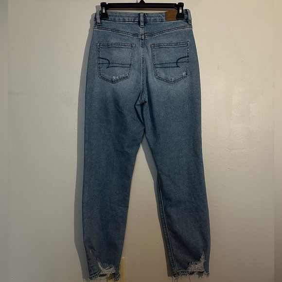 American Eagle Women’s Distressed Curvy Mom Jeans - Picture 8 of 9